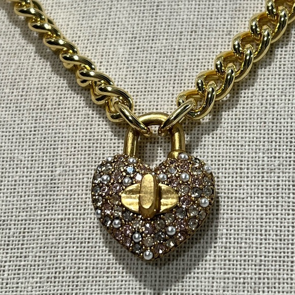❄️ New RARE Coach Rhinestone Pink Heart Turnlock Pave’ Gold Link Necklace - Picture 3 of 6